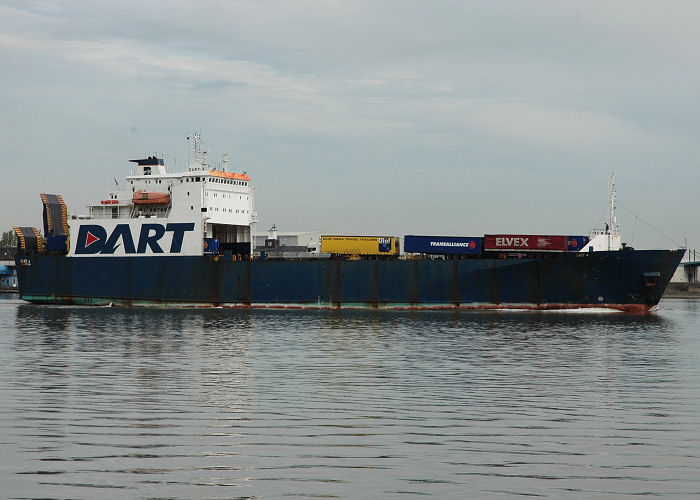 Photograph of the vessel  Dart 4 pictured passing Gravesend on 6th May 2006