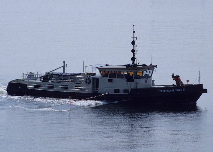 Photograph of the vessel rv Deepenschriewer II pictured in Hamburg on 21st August 1995