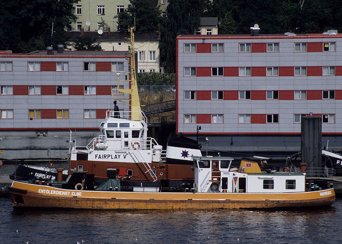 Photograph of the vessel  Entölerdienst Elbe pictured at Hamburg on 21st August 1995