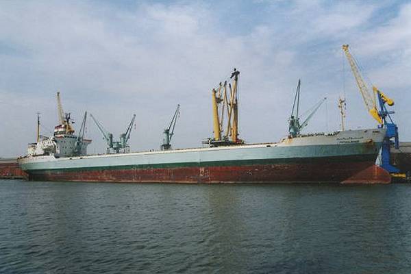 Photograph of the vessel  Fathulkhair pictured in Hull on 17th June 2000