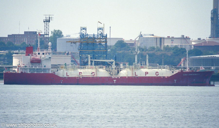  Gas Sincerity pictured at Fawley on 1st September 2002