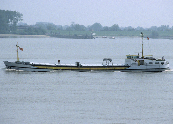  Geminus pictured on the River Elbe on 27th May 1998