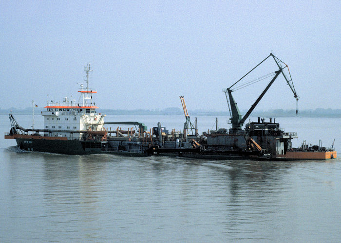 Photograph of the vessel  HAM 309 pictured on the River Elbe on 27th May 1998