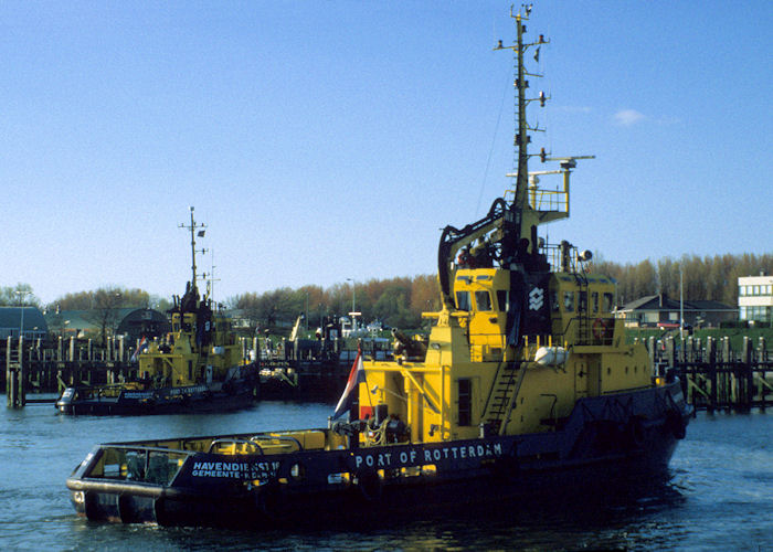 Photograph of the vessel  Havendienst 18 pictured at Hoek van Holland on 20th April 1997