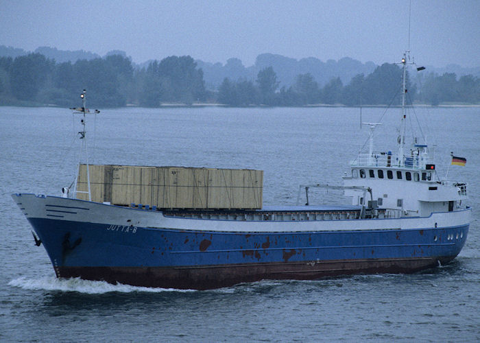 Photograph of the vessel  Jutta-B pictured on the River Elbe on 25th August 1995
