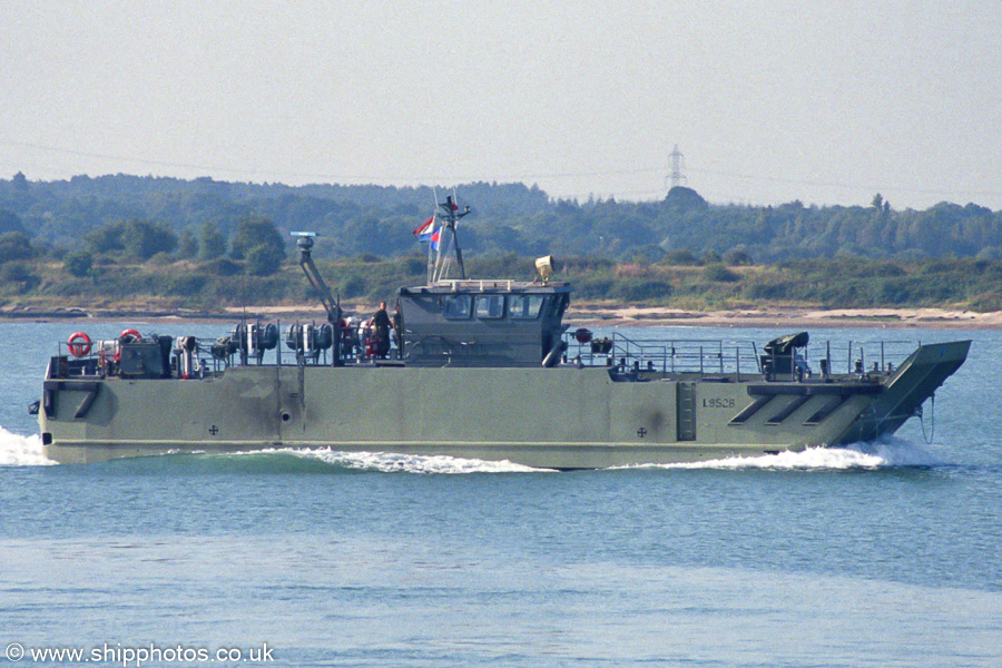 Photograph of the vessel  L9528 pictured at Southampton on 2nd September 2002