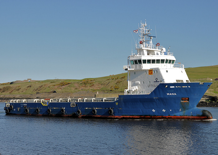 Mana pictured arriving at Aberdeen on 16th April 2012
