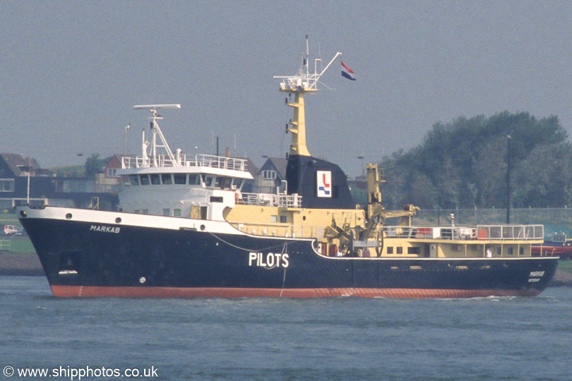 Photograph of the vessel  Markab pictured on the Nieuwe Waterweg on 18th June 2002