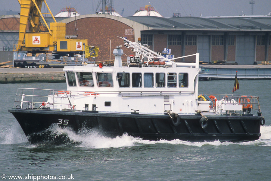 Photograph of the vessel  Motorredeboot 35 pictured in Vijfde Havendok, Antwerp on 20th June 2002