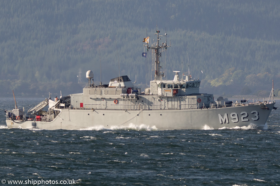 Photograph of the vessel BNS Narcis pictured passing Gourock on 6th October 2016