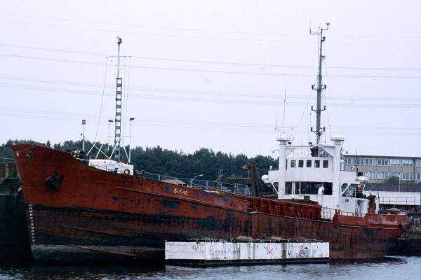 Photograph of the vessel  Nordkies I pictured in Lübeck on 27th May 2001