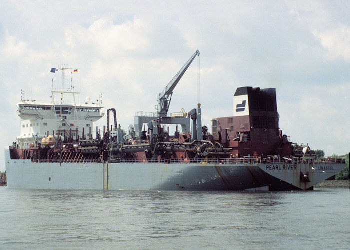 Photograph of the vessel  Pearl River pictured at Hamburg on 9th June 1997