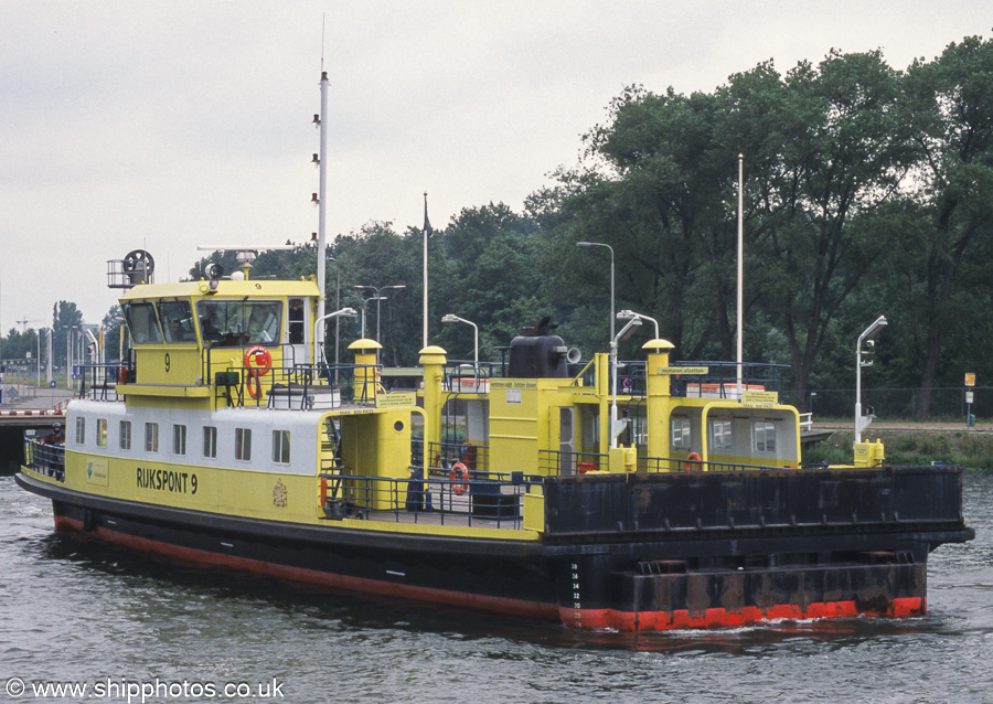 Photograph of the vessel  Rijkspont 9 pictured on the Noordzeekanaal at Amsterdam on 16th June 2002