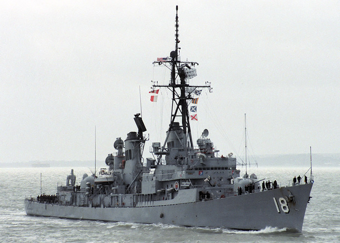 Photograph of the vessel USS Semmes pictured entering Portsmouth Harbour on 24th September 1988