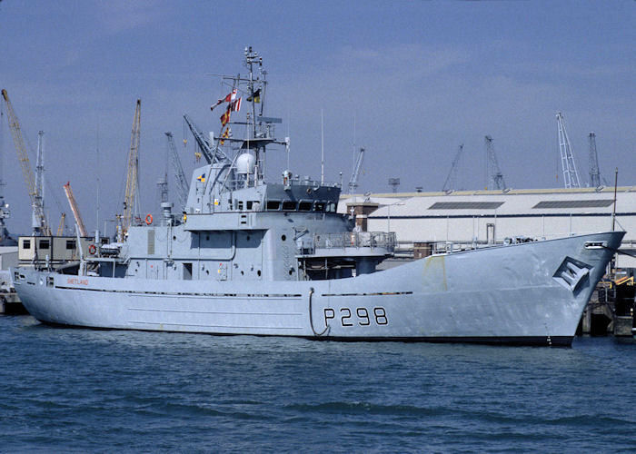 Photograph of the vessel HMS Shetland pictured in Portsmouth Naval Base on 21st July 1996