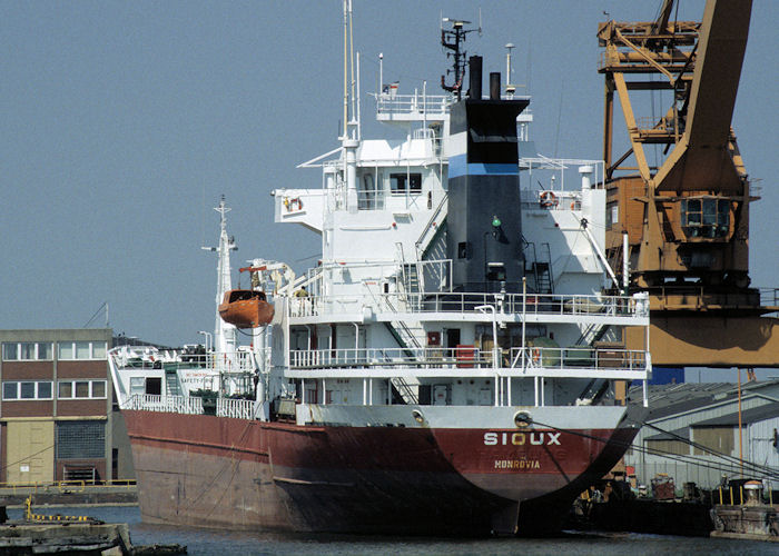 Photograph of the vessel  Sioux pictured at Bremerhaven on 6th June 1997