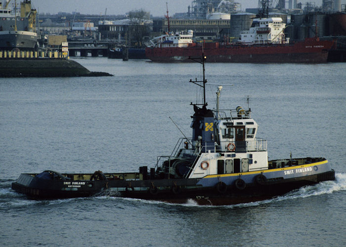 Photograph of the vessel  Smit Finland pictured passing Vlaardingen on 14th April 1996