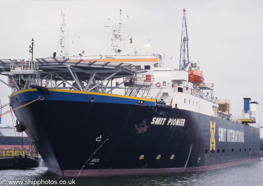 Photograph of the vessel  Smit Pioneer pictured on the IJ at Amsterdam on 16th June 2002