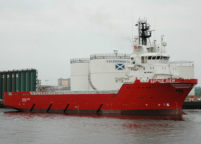  Sophie Siem pictured arriving at Aberdeen on 29th April 2011