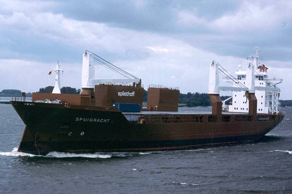 Photograph of the vessel  Spuigracht pictured on the River Elbe on 29th May 2001