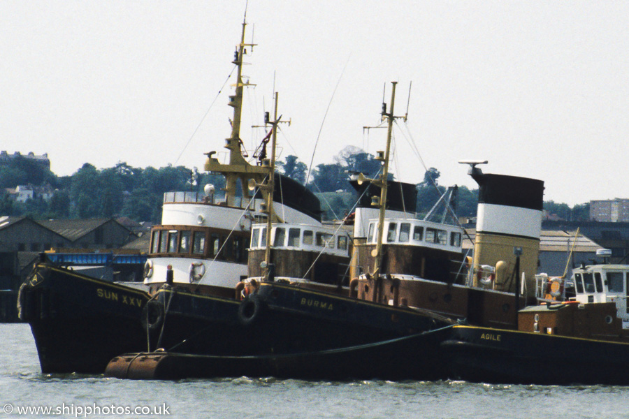 Photograph of the vessel  Sun Tugs pictured at Gravesend on 17th June 1989