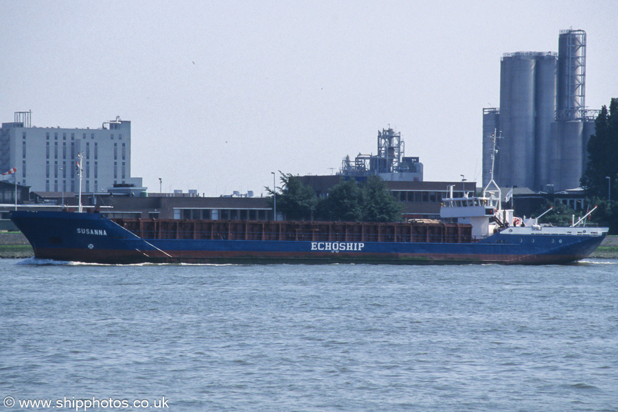 Photograph of the vessel  Susanna pictured on the Nieuwe Maas at Vlaardingen on 17th June 2002