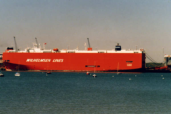  Takamine pictured in Southampton on 8th May 2001