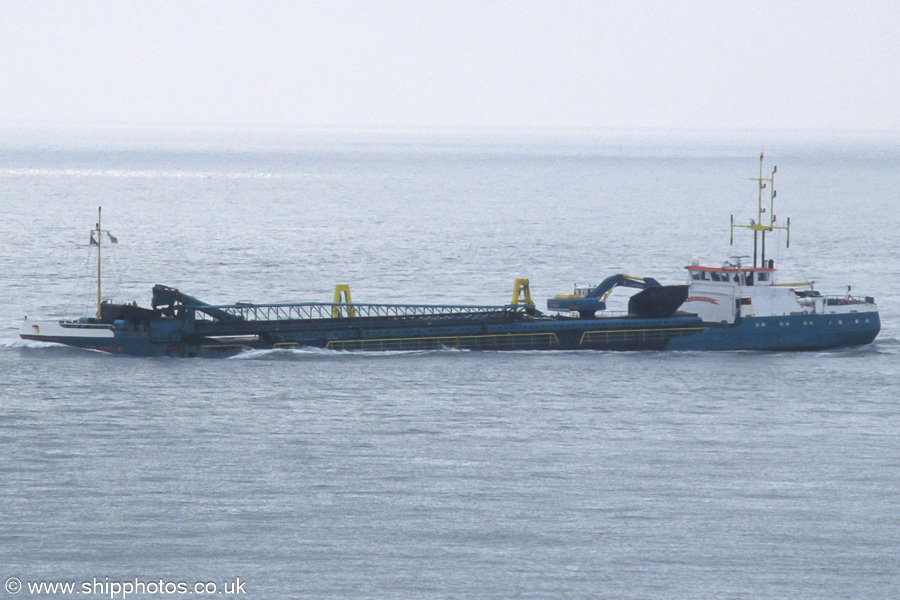 Photograph of the vessel  Teunie-W pictured on the Westerschelde passing Vlissingen on 18th June 2002