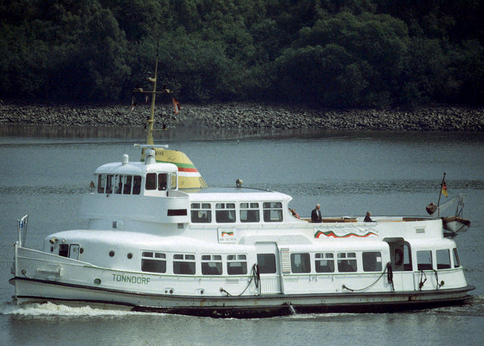 Photograph of the vessel  Tonndorf pictured on the River Elbe on 27th May 1998