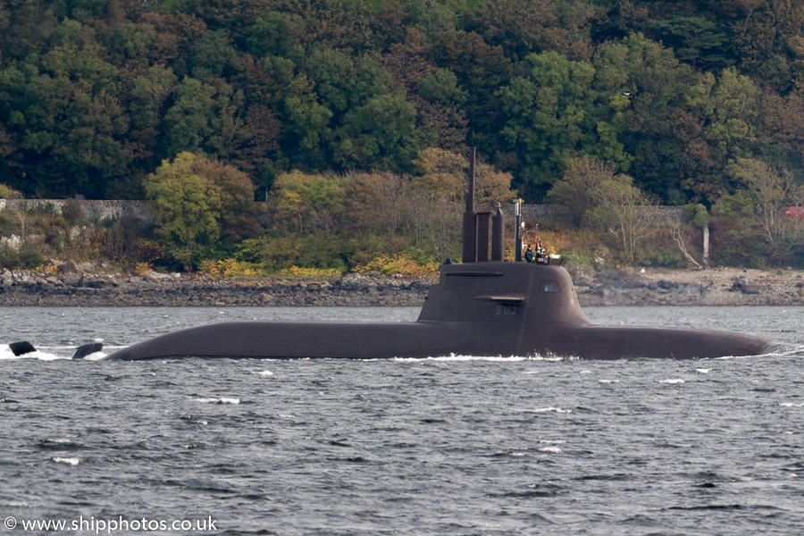 FGS U32 pictured passing Cloch on 10th October 2016