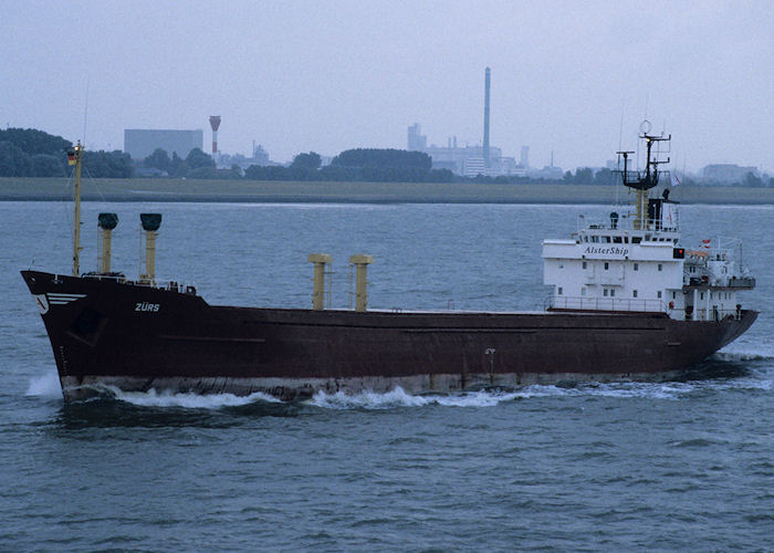  Zürs pictured on the River Elbe on 25th August 1995